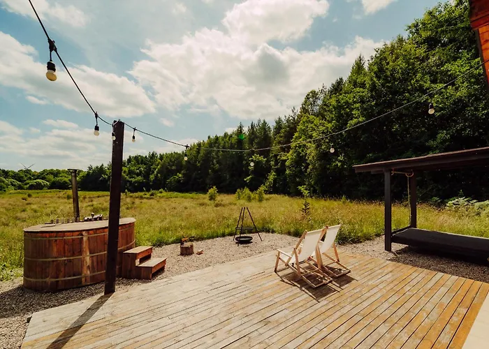 Nowoczesne Na Lace & Na Drzewie - Kolobrzeg - Sauna & Balia - Polanaglamp Сasa de vacaciones