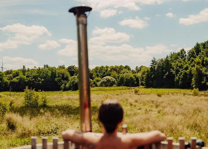 Nowoczesne Na Lace & Na Drzewie - Kolobrzeg - Sauna & Balia - Polanaglamp Сasa de vacaciones Niezyn